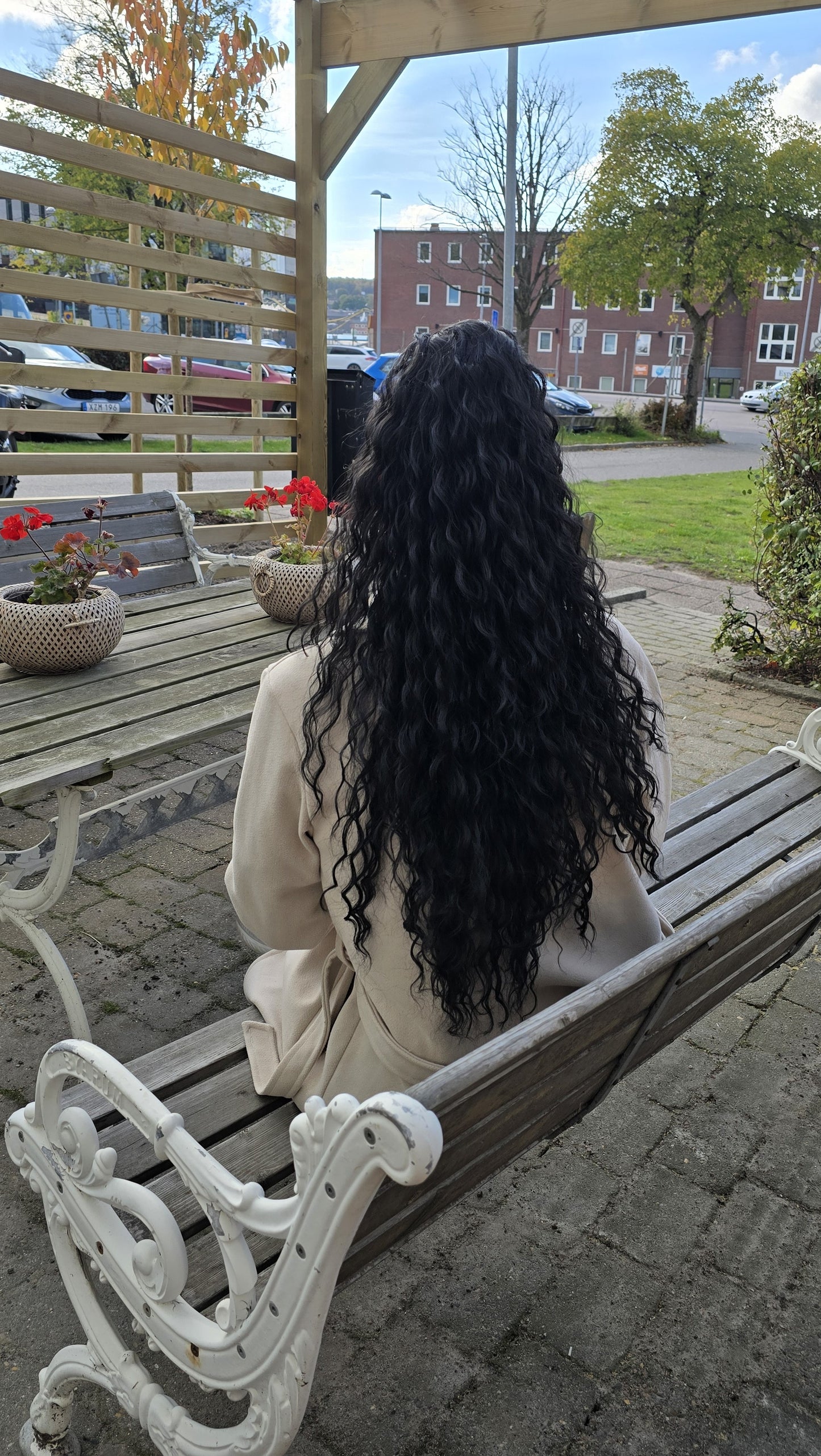 Anna - 70cm Krusigt svart