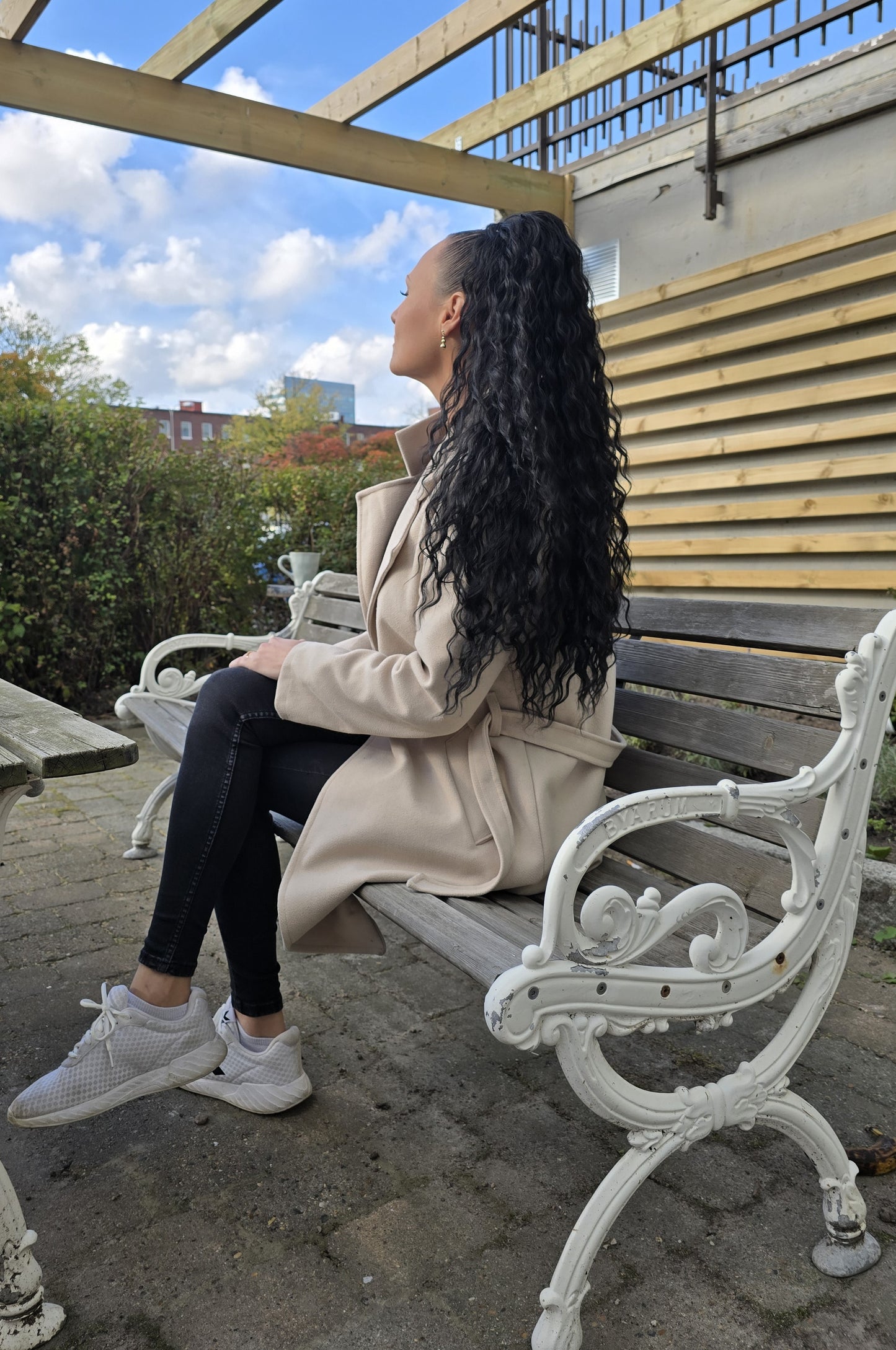 Anna - 70cm Krusigt svart